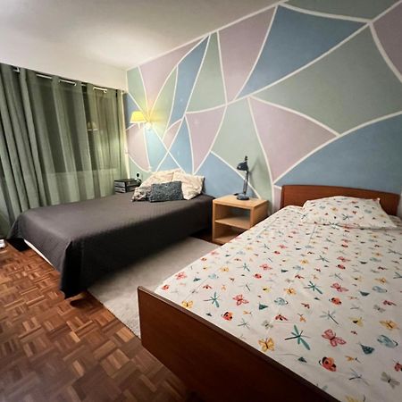 Grand Appartement Avec Balcon Et Parking Gratuit Sur Place Париж Екстериор снимка