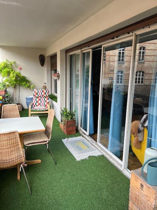 Grand Appartement Avec Balcon Et Parking Gratuit Sur Place Париж Екстериор снимка