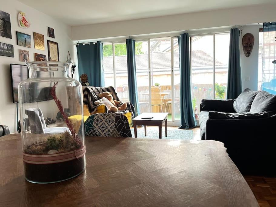 Grand Appartement Avec Balcon Et Parking Gratuit Sur Place Париж Екстериор снимка