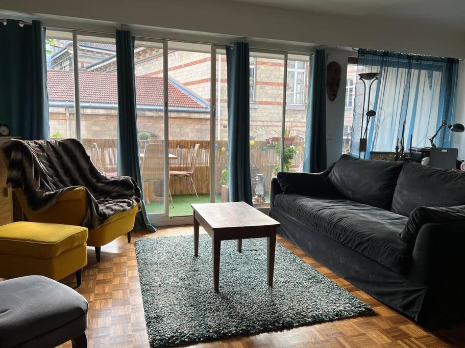 Grand Appartement Avec Balcon Et Parking Gratuit Sur Place Париж Екстериор снимка