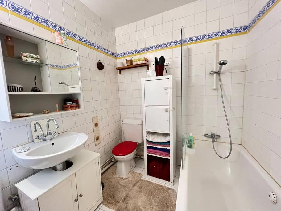 Grand Appartement Avec Balcon Et Parking Gratuit Sur Place Париж Екстериор снимка