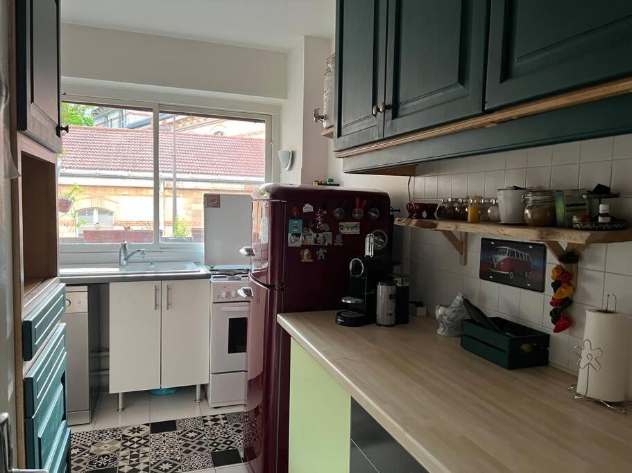 Grand Appartement Avec Balcon Et Parking Gratuit Sur Place Париж Екстериор снимка