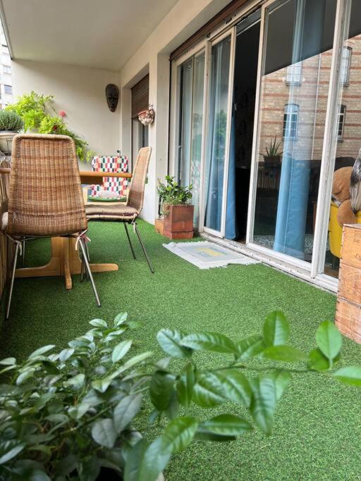 Grand Appartement Avec Balcon Et Parking Gratuit Sur Place Париж Екстериор снимка