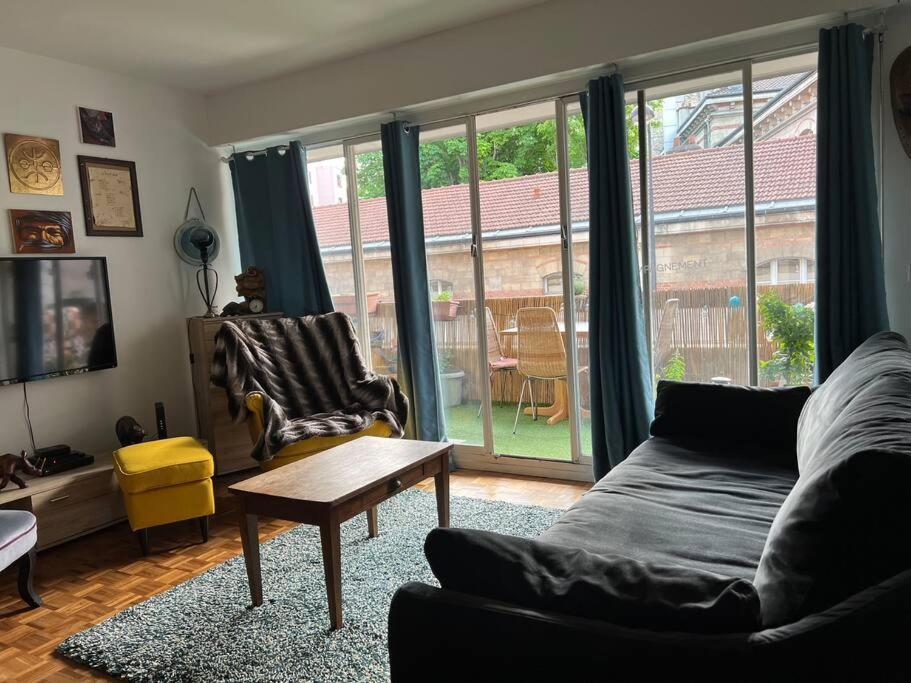 Grand Appartement Avec Balcon Et Parking Gratuit Sur Place Париж Екстериор снимка