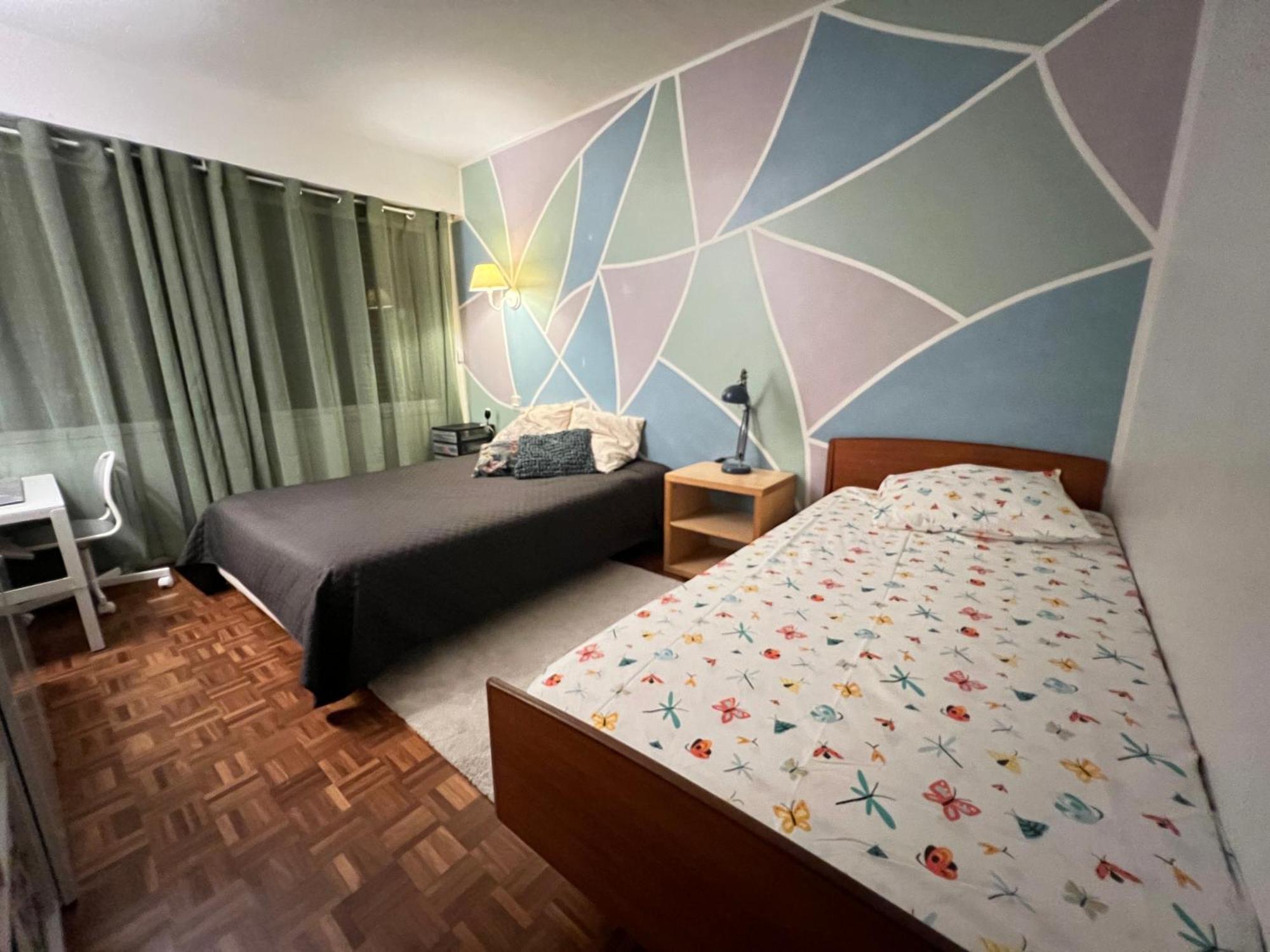 Grand Appartement Avec Balcon Et Parking Gratuit Sur Place Париж Екстериор снимка